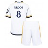 Real Madrid Toni Kroos #8 Heimtrikot 2023-24 Kurzarm (+ kurze hosen)